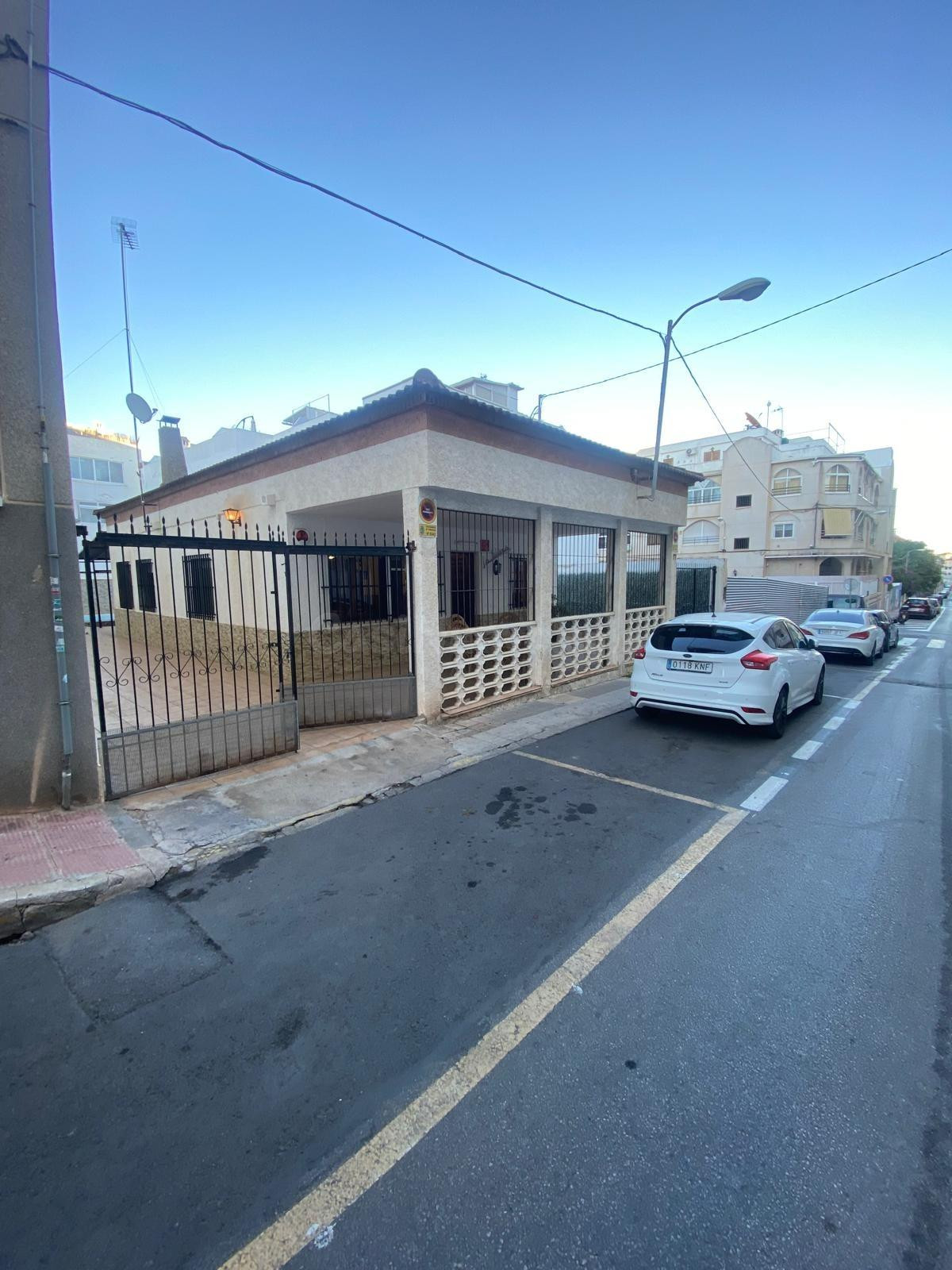 TORREVIEJA,ZONA HABANERAS CASA 350m2 REBAJADA!!!