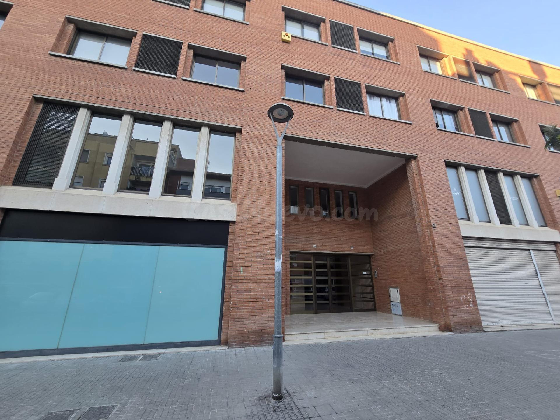 OFICINA A LA VENTA CON PLAZA DE GARAJE