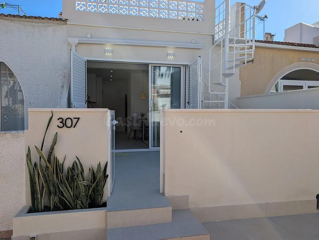 BUNGALOW BAJO  2 HABS TOTALMENTE REFORMADO MODERNO 148.900€