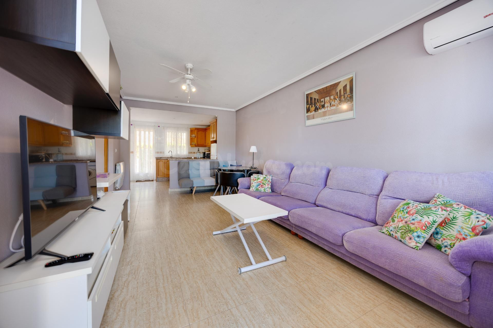 Bungalow de dos dormitorios y piscina comunitaria en Orihuel - foto 3