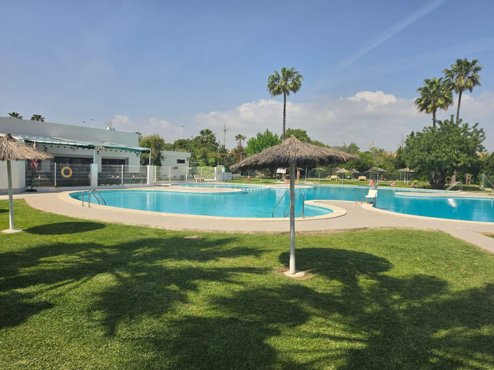 LAGO JARDIN 1 , BUNGALO 1 DORMITORIO , PISCINA COM.