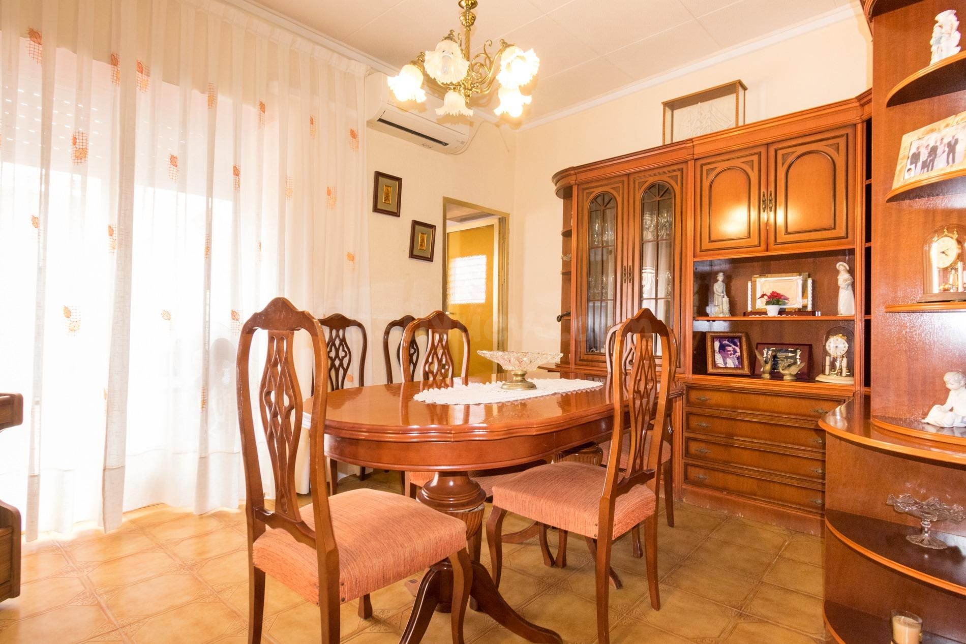 Casa de pueblo en el centro de Torrevieja - foto 2