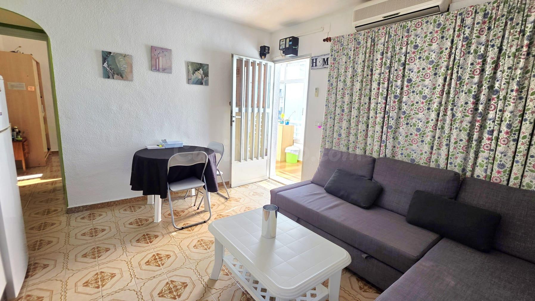 Bungalow de Esquina con Terraza Acristalada e Ingresos Inmediatos – Nueva Torrevieja