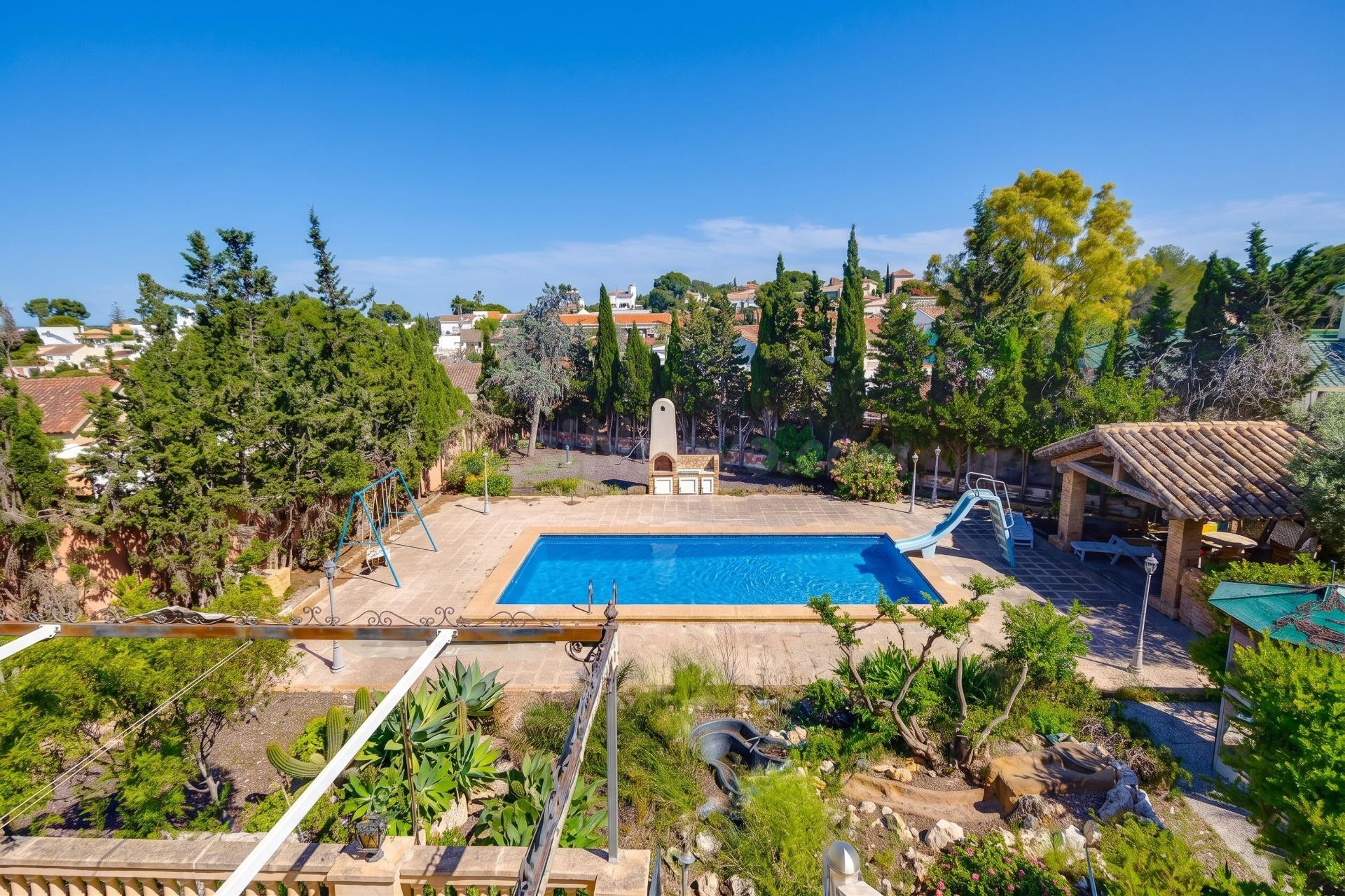 Villa de Gran Escala con 7 Dormitorios y Parcela de 1.800 m2 – Los Balcones, Torrevieja