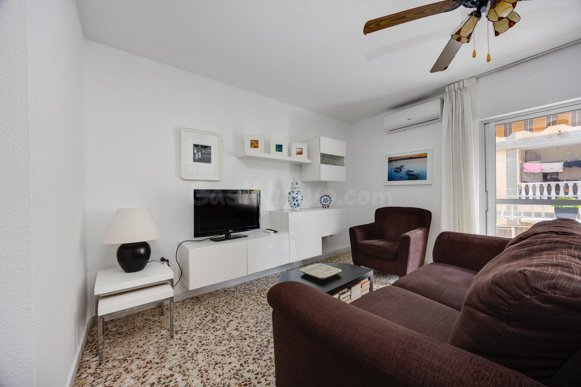 Piso de tres dormitorios a escasos 200 metros de la playa de - foto 2