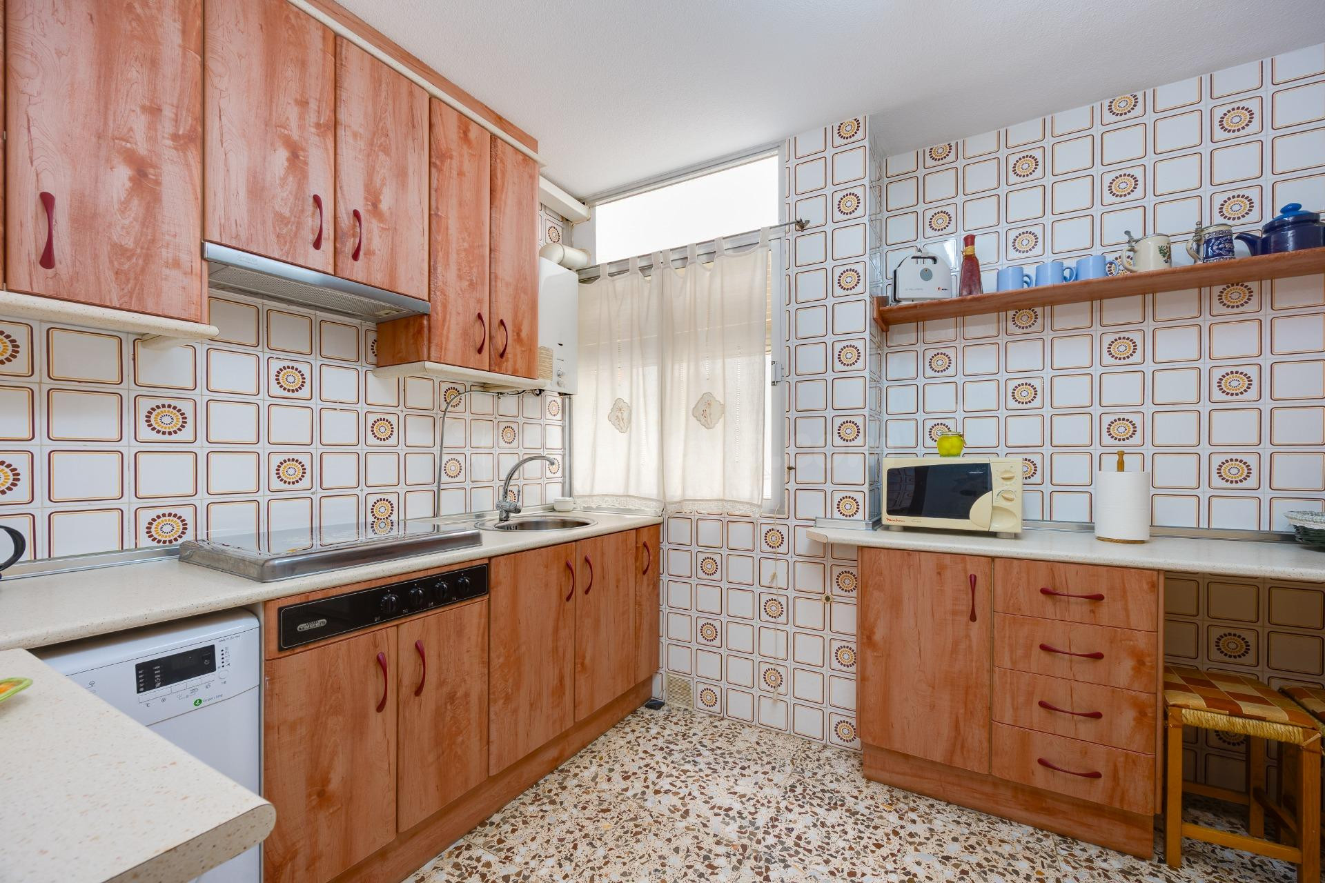Piso de tres dormitorios a escasos 200 metros de la playa de - foto 4