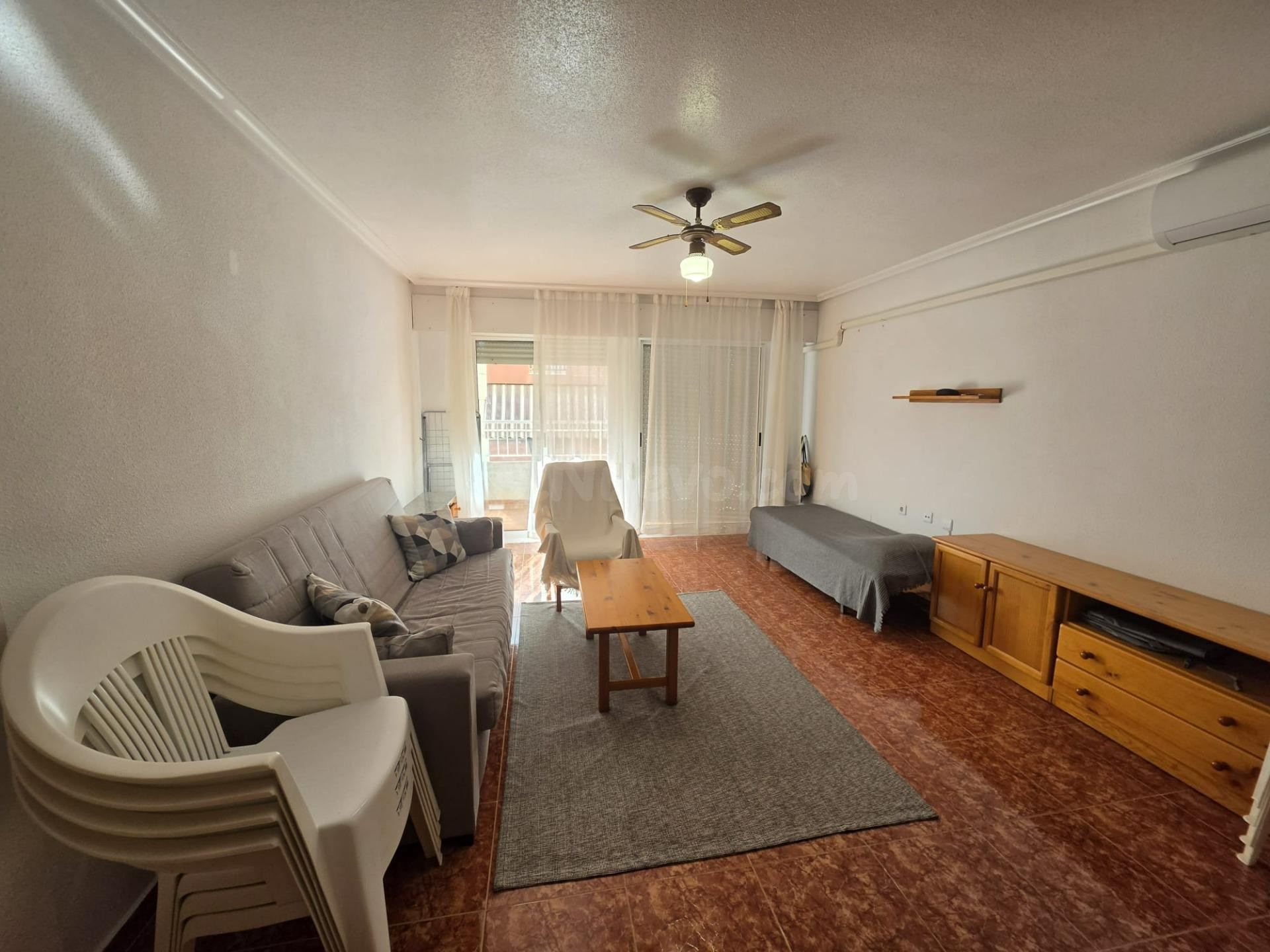 TORREVIEJA ZONA HABANERAS 2 HABS GRAN TERRAZA 165.000€ - foto 3