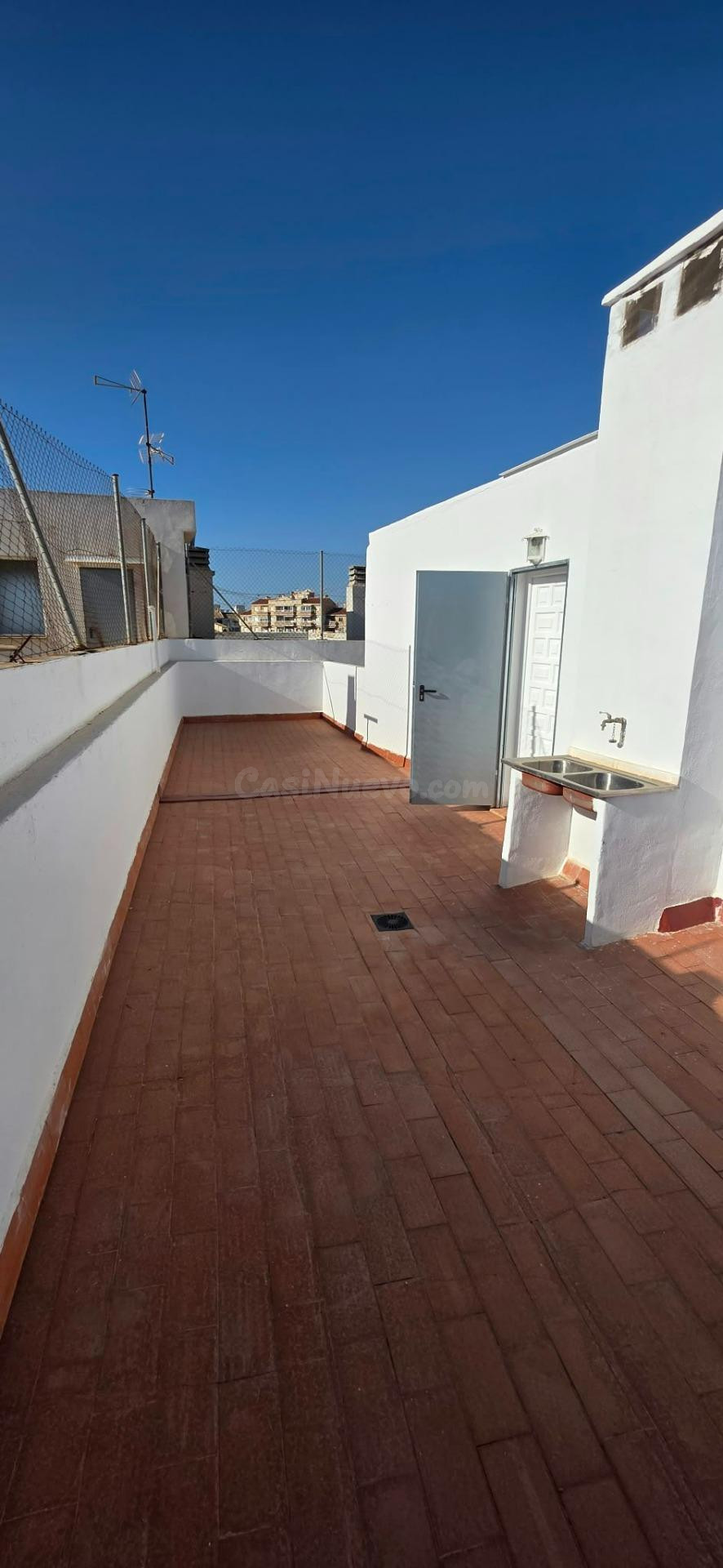 TORREVIEJA ATICO 2 HABS  + 1 SUR, GRAN TERRAZA 149.900... - foto 2