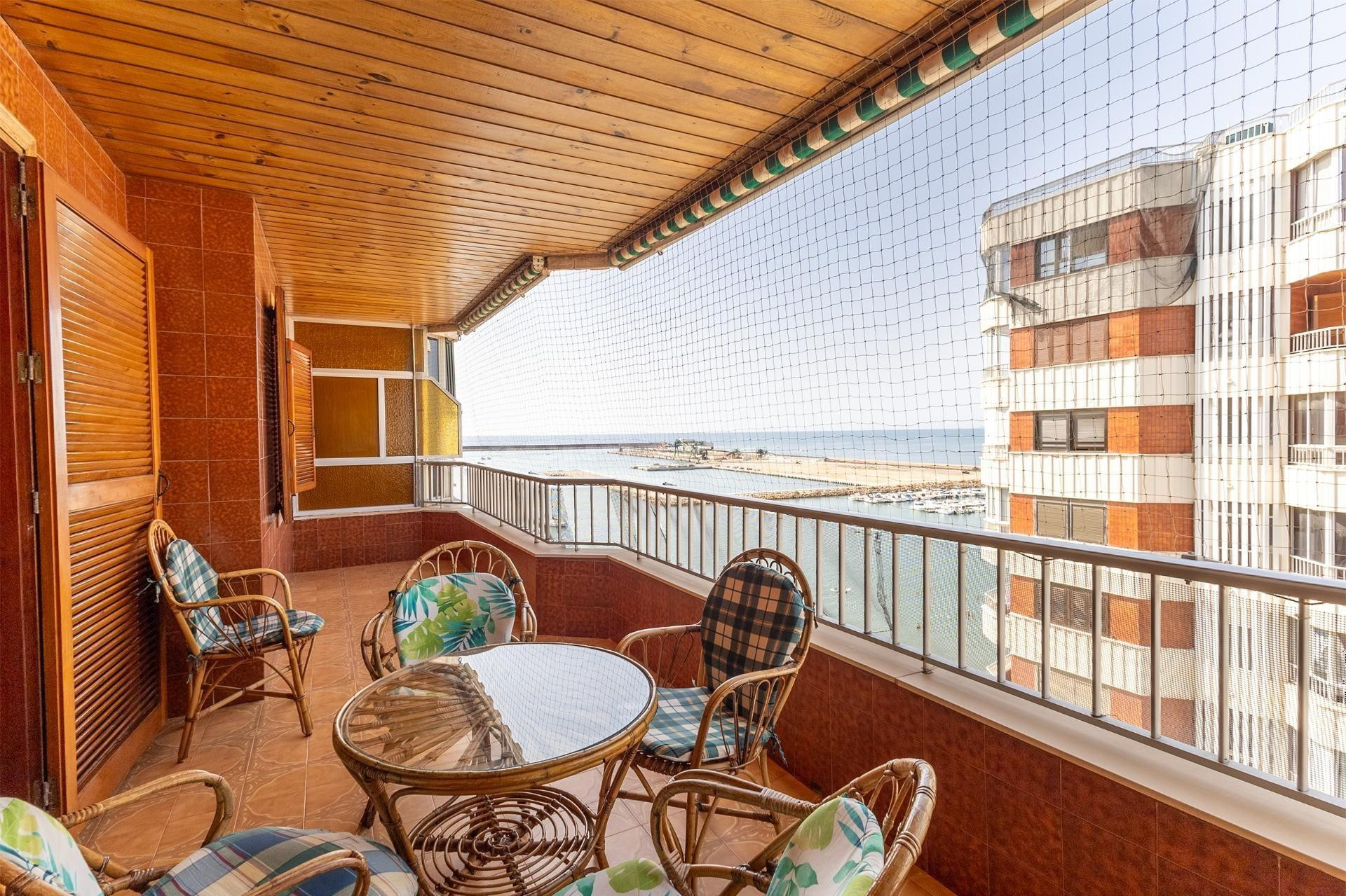 Piso en primera línea con vistas al mar en Torrevieja