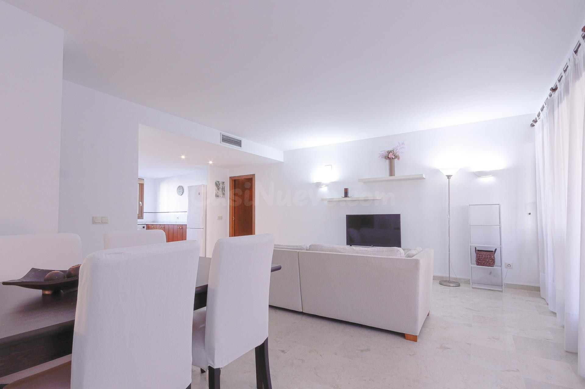 Apartamento de 2 dormitorios y 2 baños en Punta Prima, Orihu - foto 5