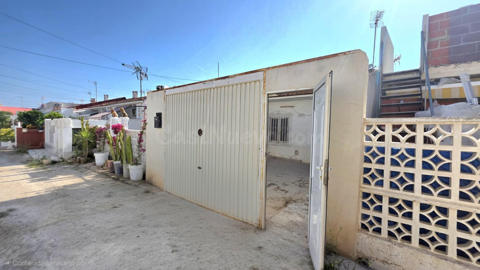 Bungalow para Reformar con Terraza de 25 m2 en Subasta Pública – La Siesta / El Salado, Torrevieja