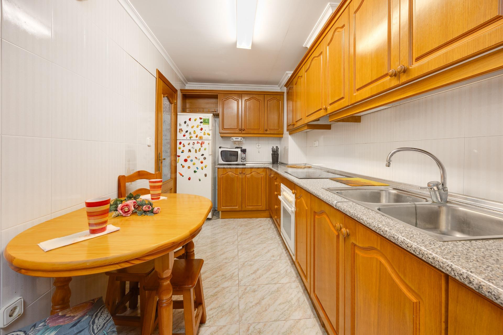 Gran piso de 4 dormitorios y dos baños en el corazón de Torr - foto 3