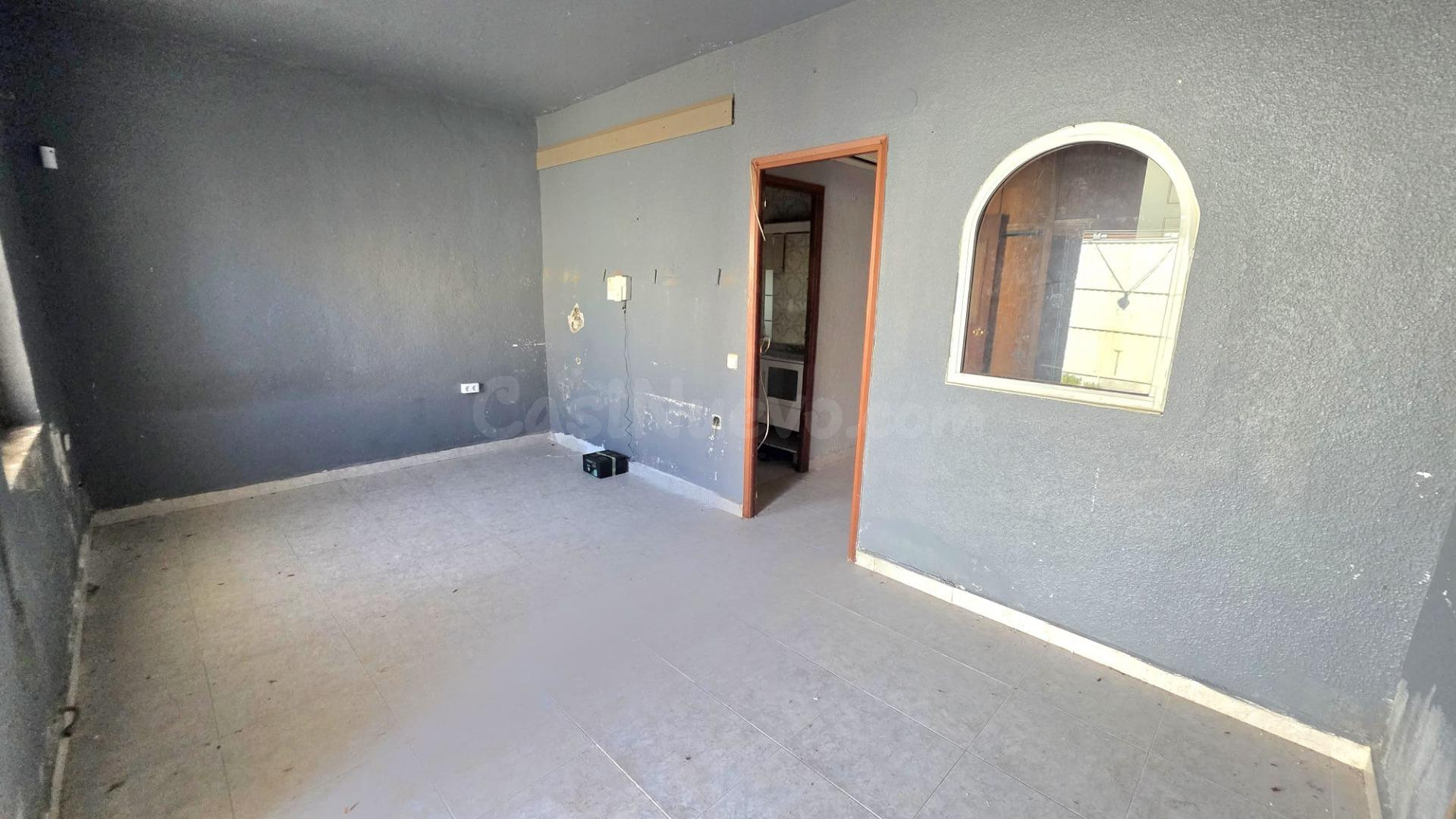 Bungalow para Reformar con Terraza de 25 m2 en Subasta Pública – La Siesta / El Salado, Torrevieja