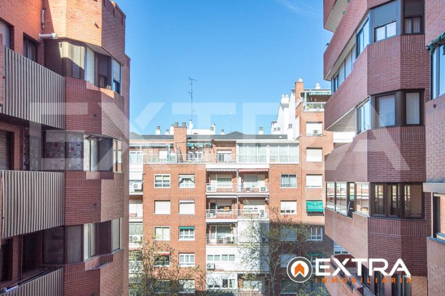 Piso sin amueblar de 5 dormitorios, garaje doble y trastero  - foto 4