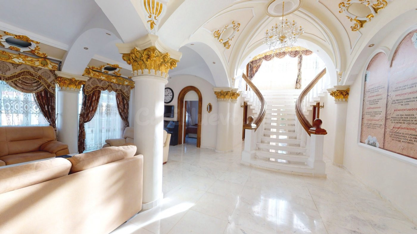 VILLA DE LUJO MUY CERCA DEL MAR