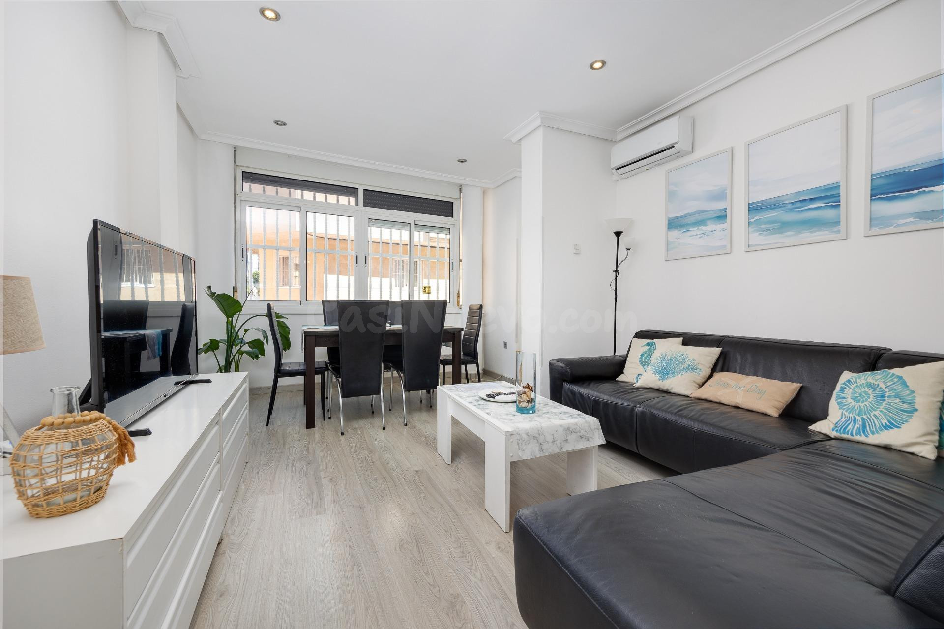 Apartamento reformado con licencia turística a 300 metros de - foto 2