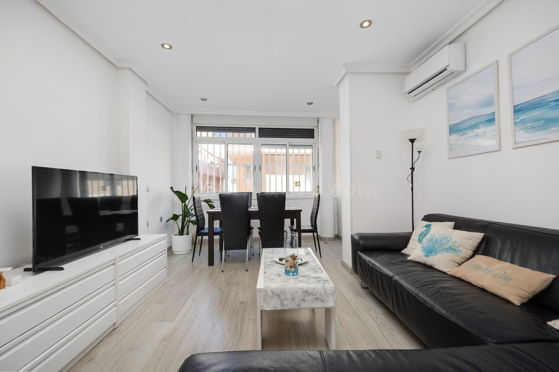 Apartamento reformado con licencia turística a 300 metros de - foto 3