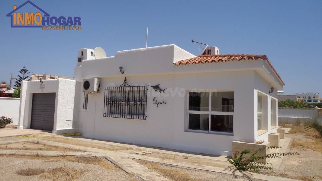 VENTA DE CHALET EN ROQUETAS DE MAR 3 DOR ,2 BAÑOS, 800m DE P - foto 2
