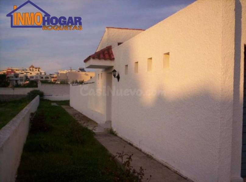 VENTA DE CHALET EN ROQUETAS DE MAR 3 DOR ,2 BAÑOS, 800m DE P - foto 3