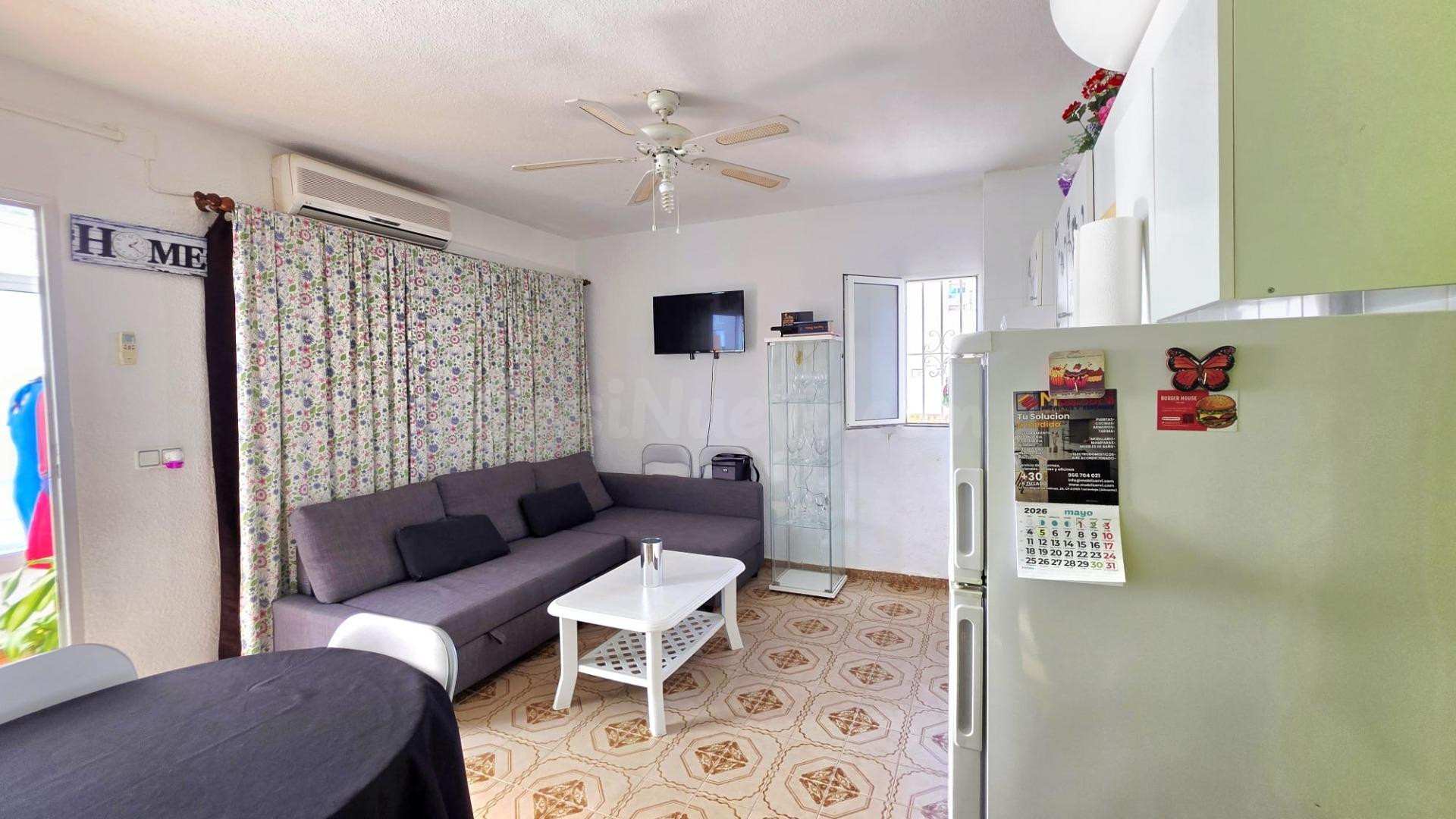 Bungalow de Esquina con Terraza Acristalada e Ingresos Garan