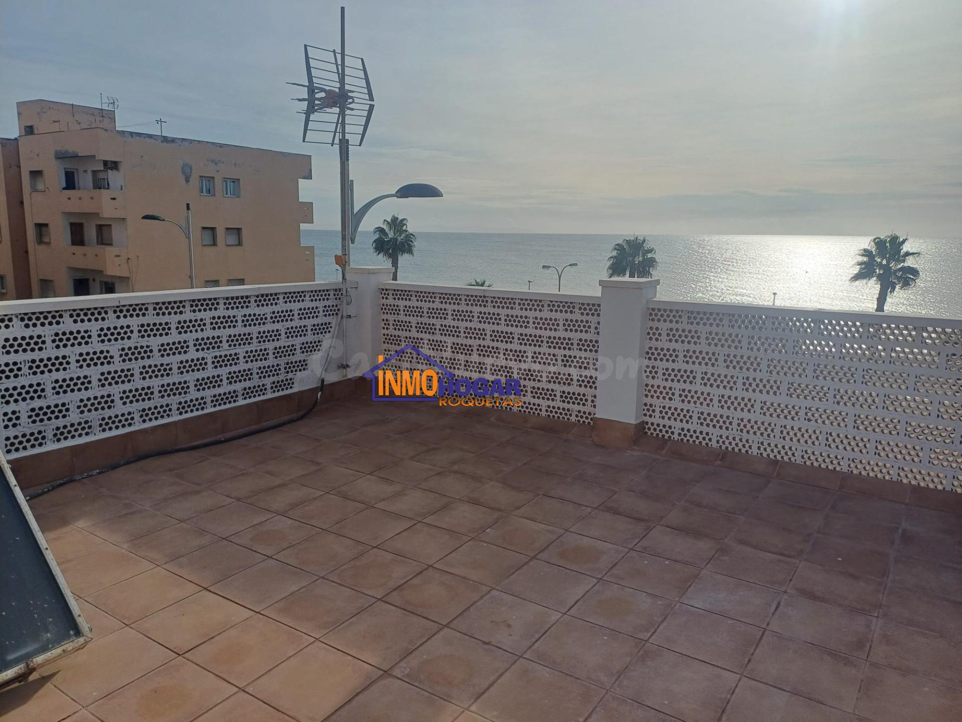 “Dúplex Reformado con Terraza, Vistas al Mar y Todas las Com