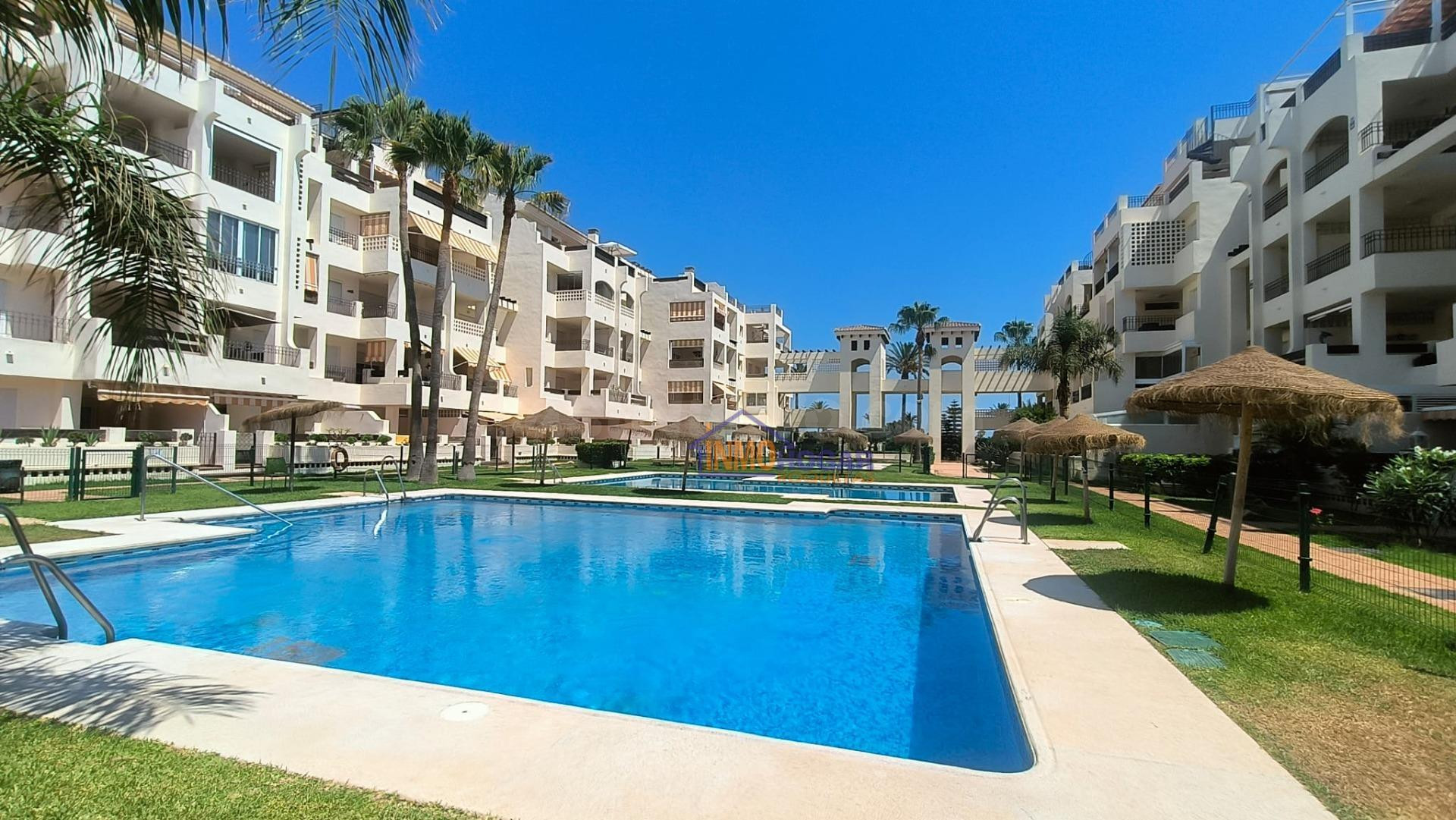 ¡Vacaciones de Ensueño! Moderno Piso con 8 Piscinas a Solo 6 - foto 5