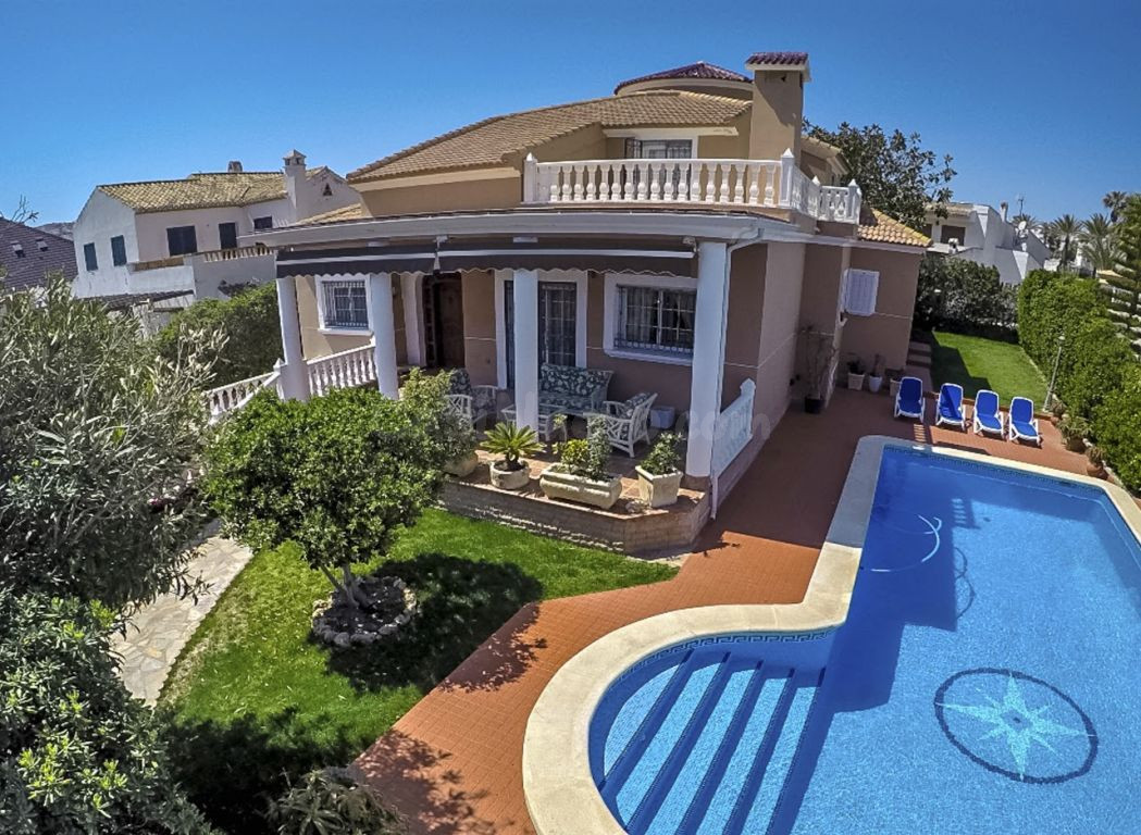 VILLA DE LUJO PLAYA DE LA MATA. URBANIZACION PRIVADA - foto 2
