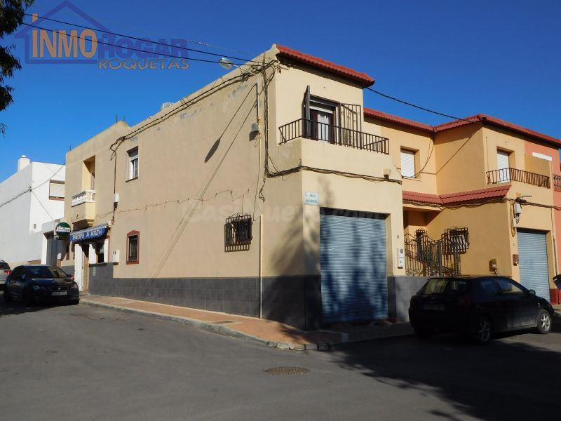 ¡Oportunidad Única: Vivienda con Local Bar en El Solanillo,  - foto 2