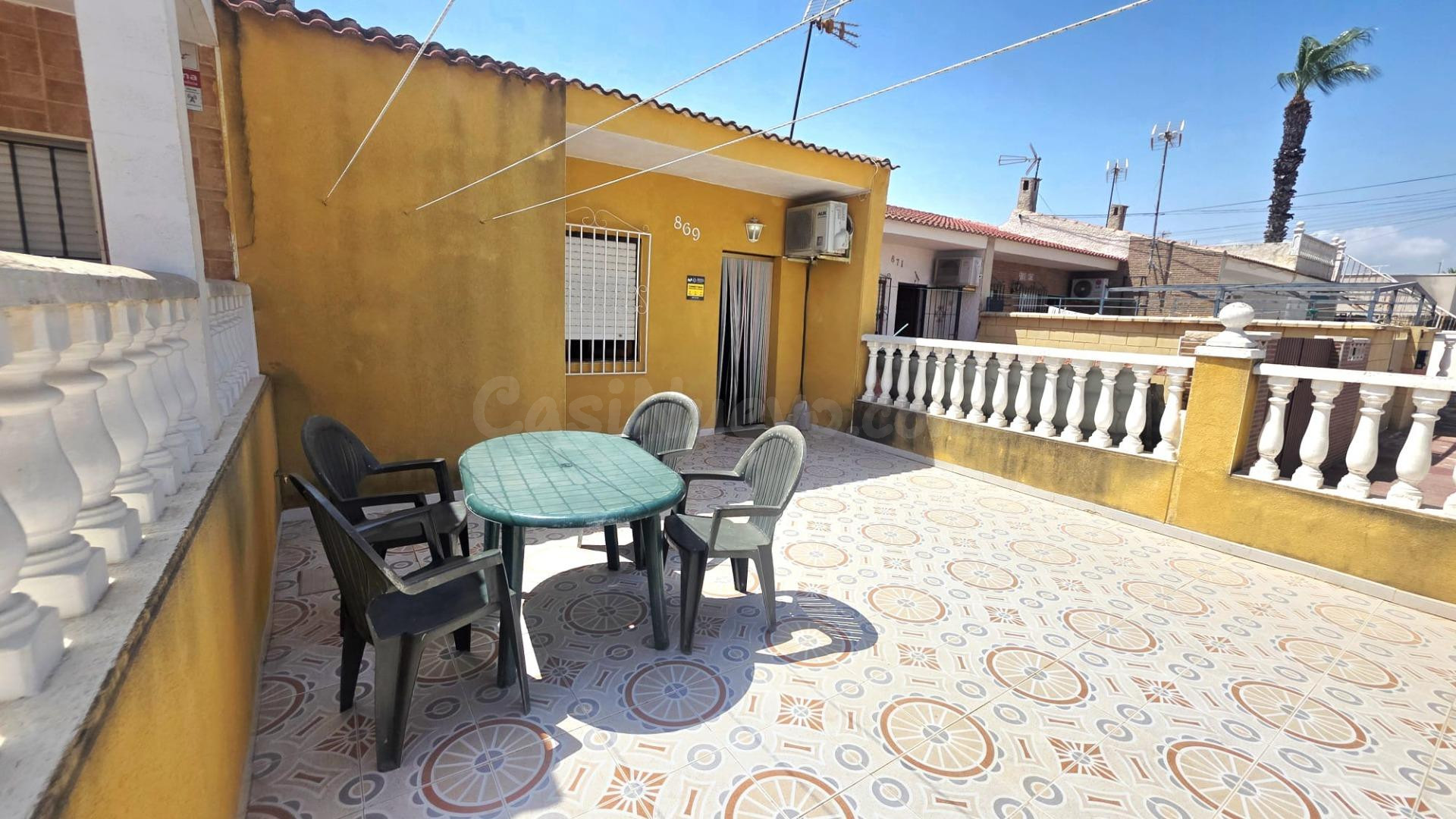 Bungalow con Patio de 25 m2 junto a la Laguna Rosa – Torrevi
