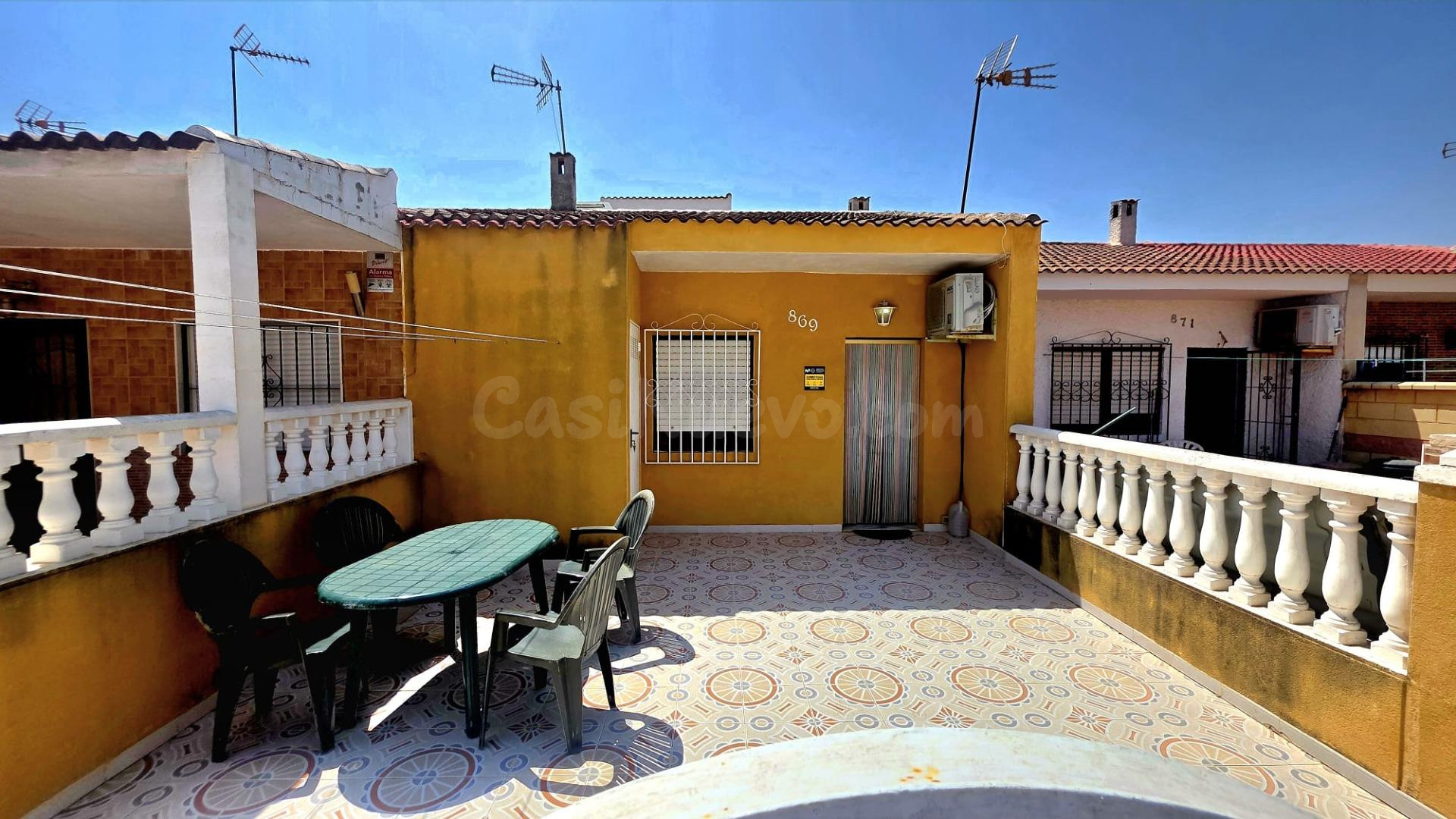 Propiedad con Patio de 25 m2 junto al Parque Natural de las Lagunas – Torrevieja