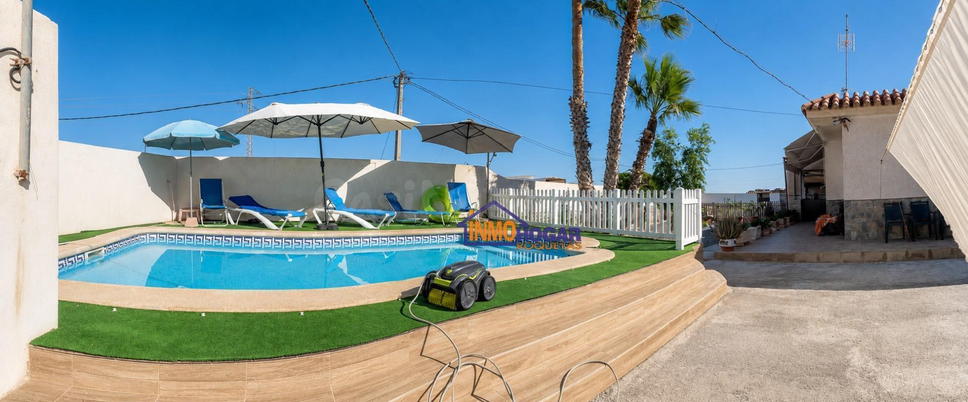 "EXCELENTE VIVIENDA CON PARCELA Y PISCINA CON ZONAS AMPLIAS 