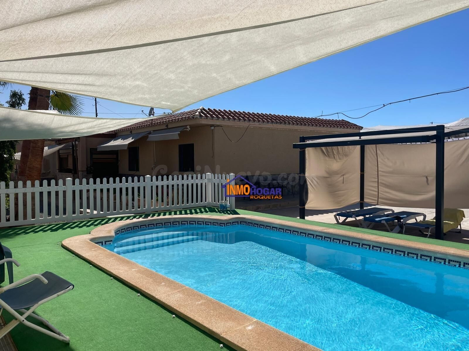 "EXCELENTE VIVIENDA CON PARCELA Y PISCINA CON ZONAS AMPLIAS  - foto 4