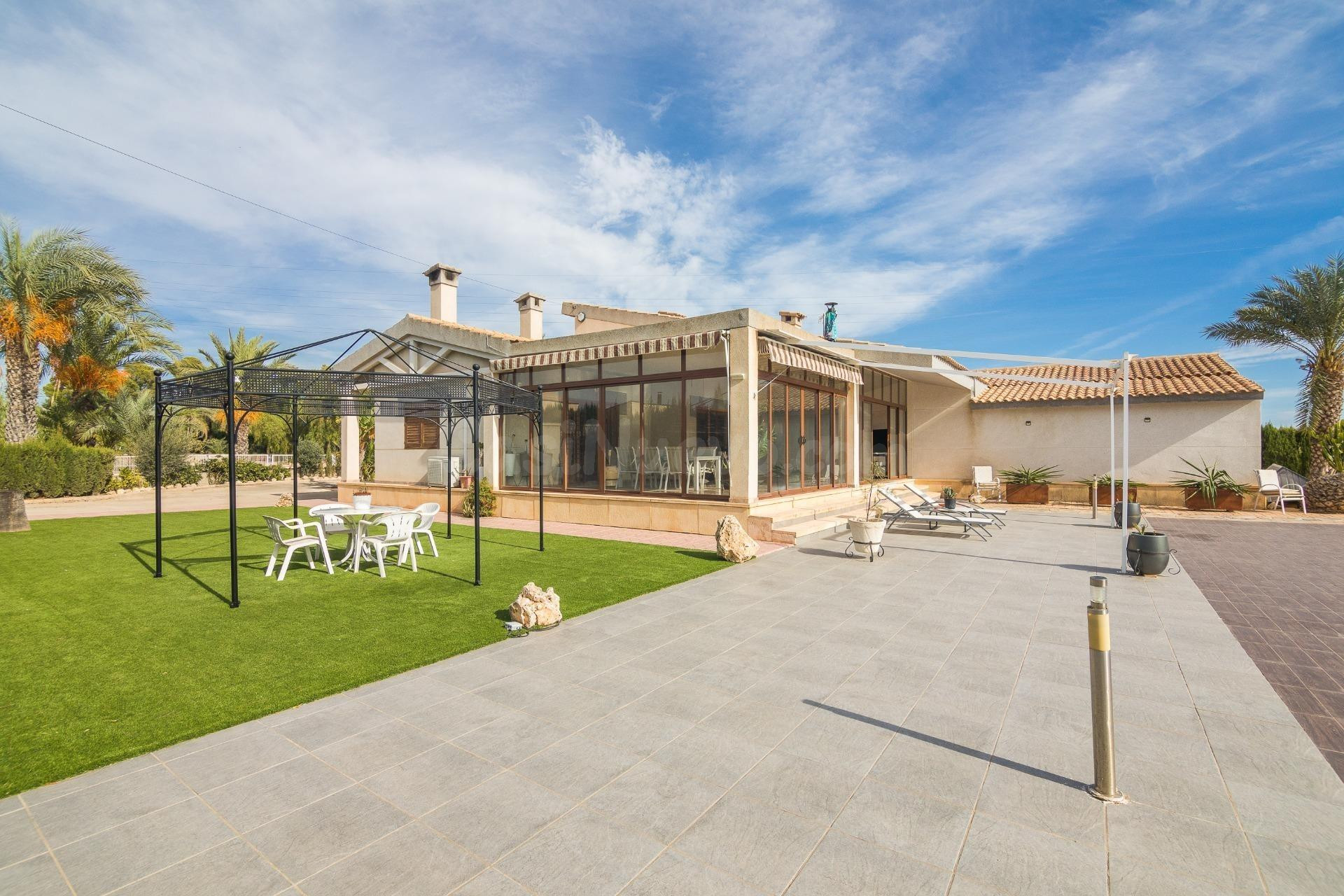 Chalet independiente de lujo en suelo urbanizable - foto 2