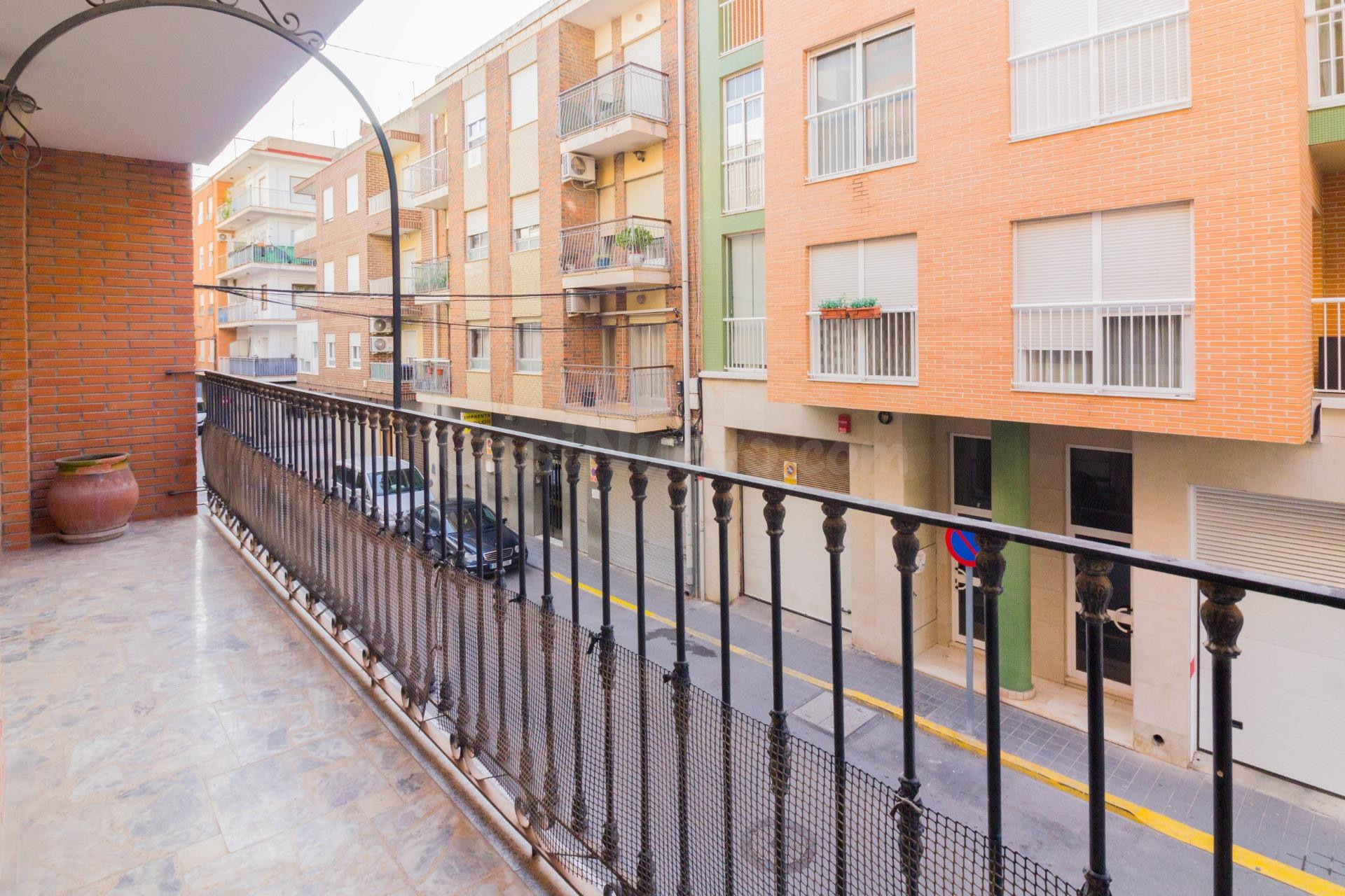 IMPRESIONANTE PISO CON 5 DORMITORIOS Y MÁS DE 240M2 EN CALLO - foto 3