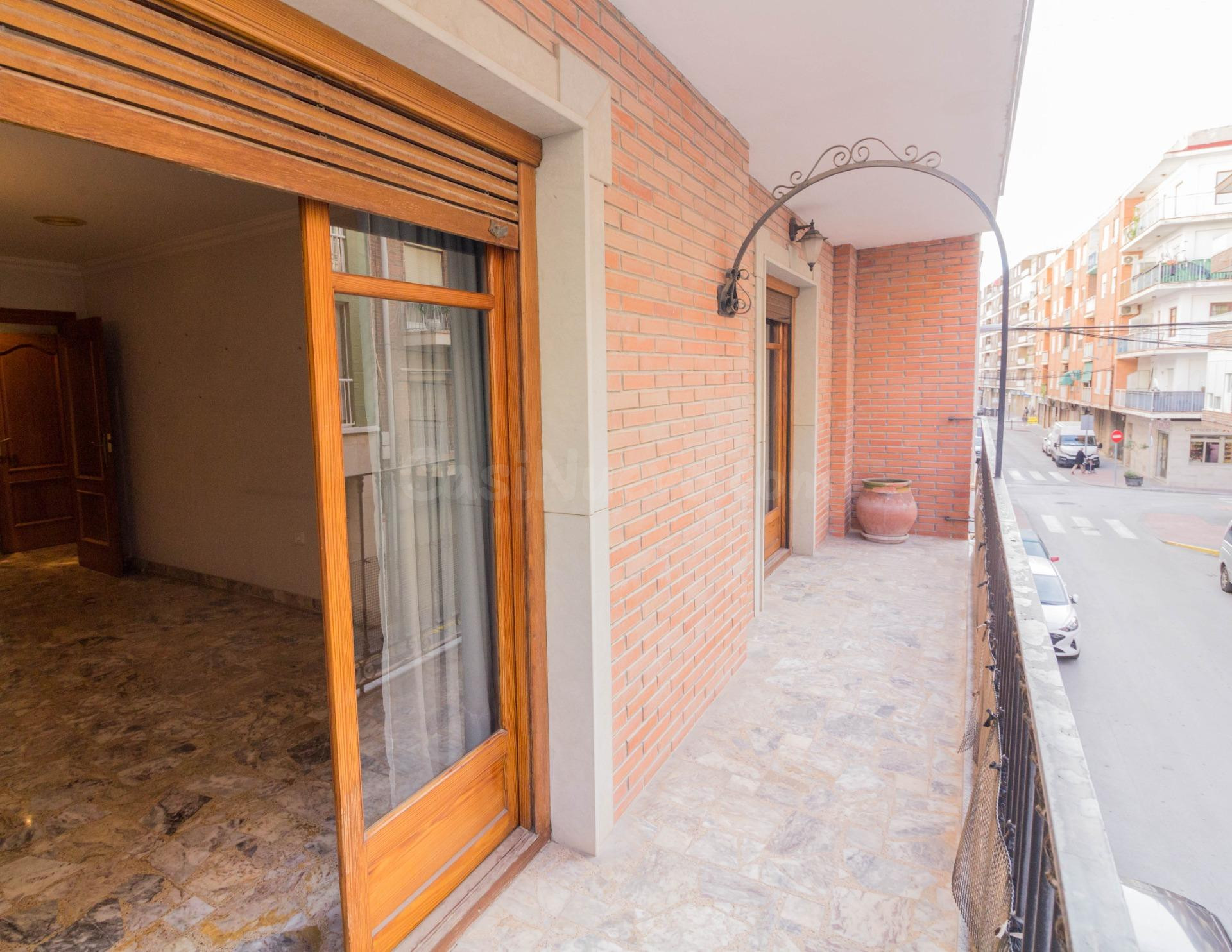 IMPRESIONANTE PISO CON 5 DORMITORIOS Y MÁS DE 240M2 EN CALLO - foto 4