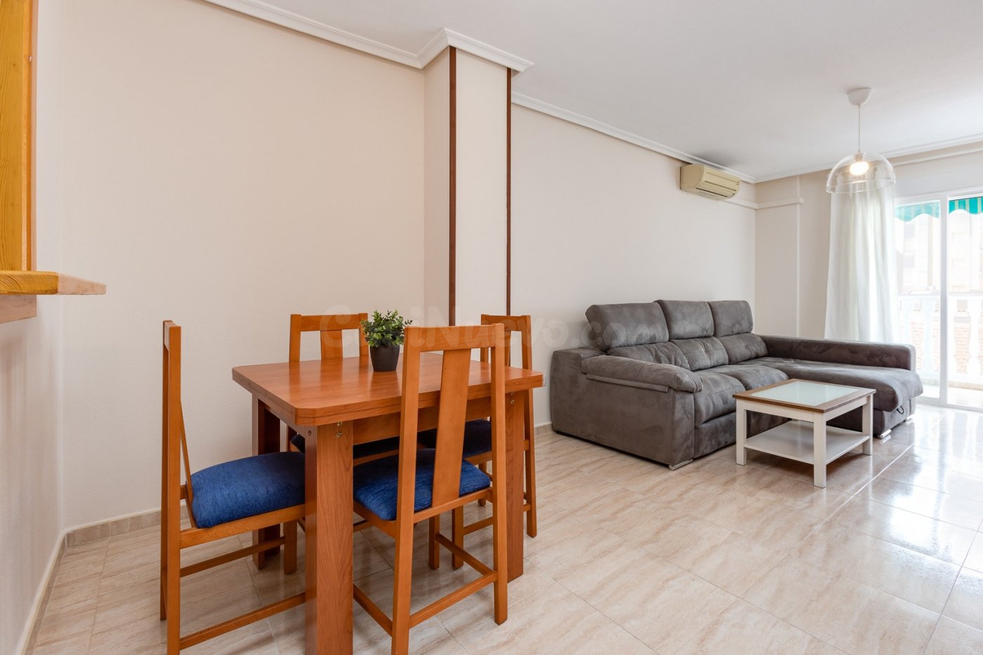 Apartamento Moderno con Vistas Laterales al Mar a 500 m de la Playa del Cura – Torrevieja Centro