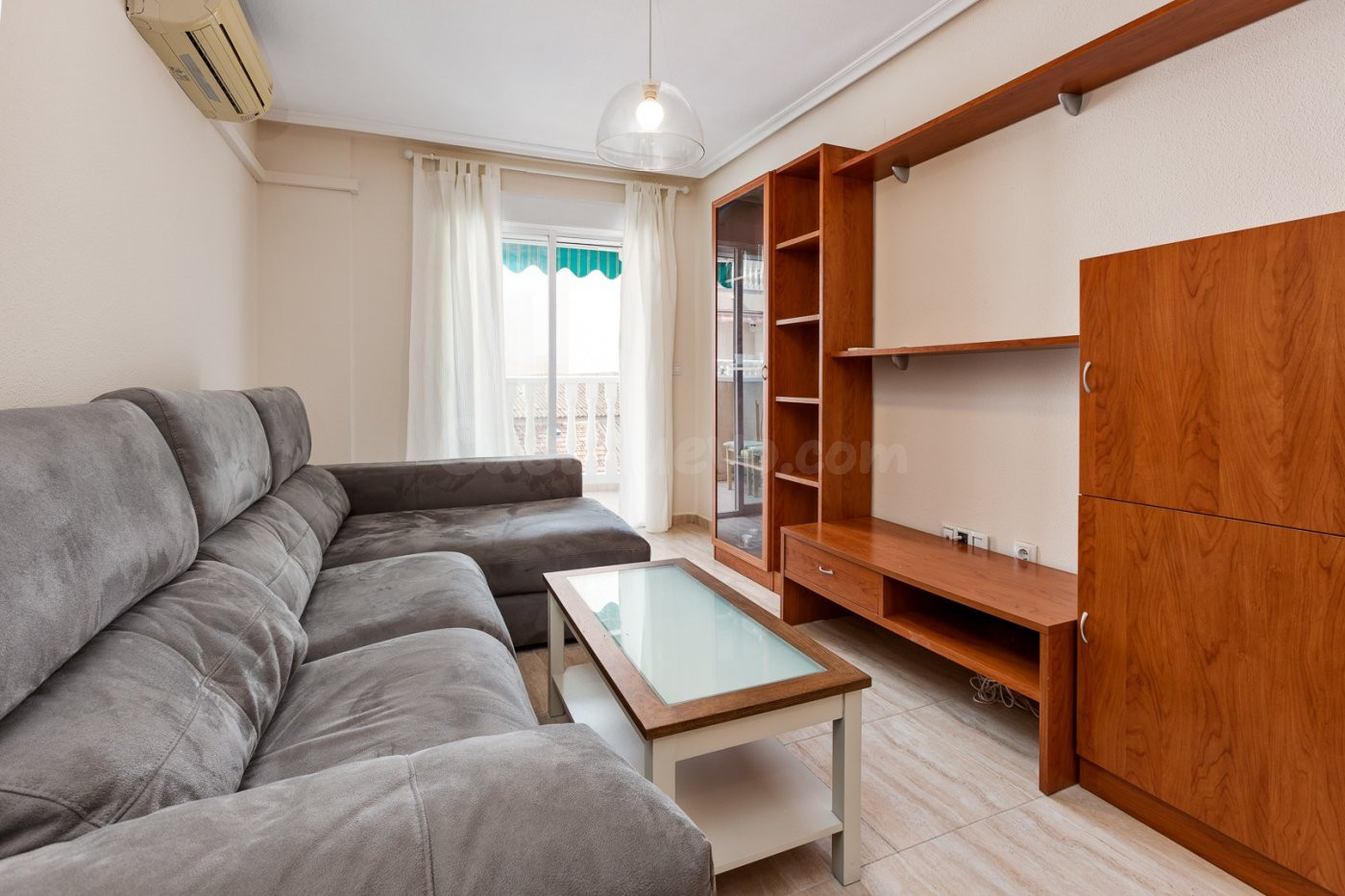 Apartamento Moderno con Vistas Laterales al Mar a 500 m de la Playa del Cura – Torrevieja Centro - foto 3