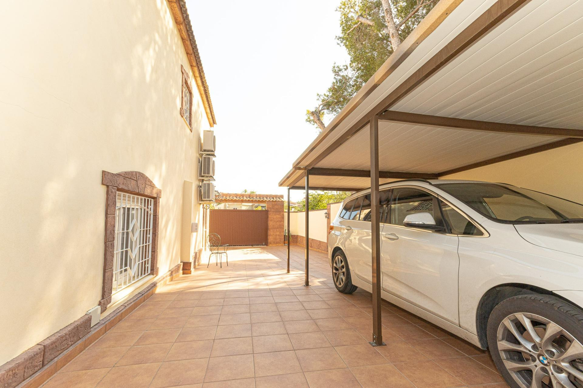 Impresionante chalet en Los Balcones de 6 dormitorios, 4 bañ - foto 5