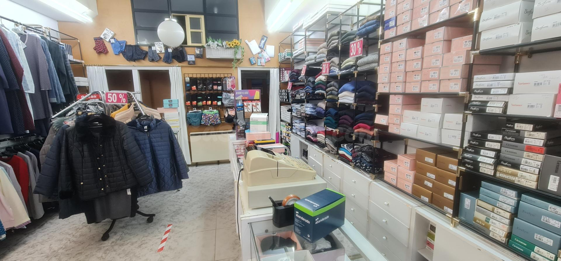 Local comercial en Alquiler, con 100 m2. aprox. Esquina Garc