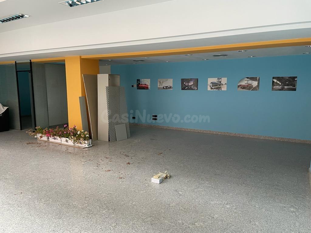 Local comercial en calle Merineros con entreplanta. 16 metro - foto 2