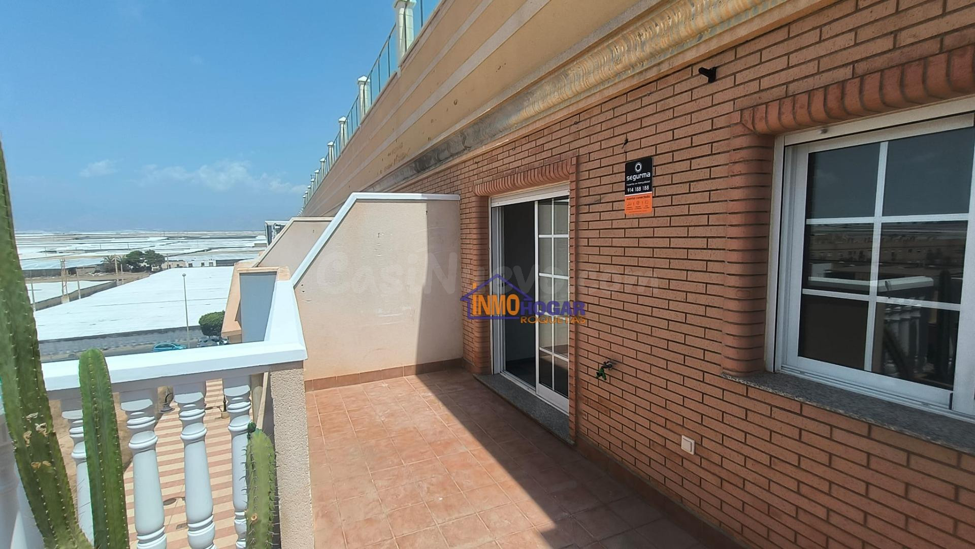 Atractivo Piso Seminuevo en Roquetas de Mar - Ideal para Inv