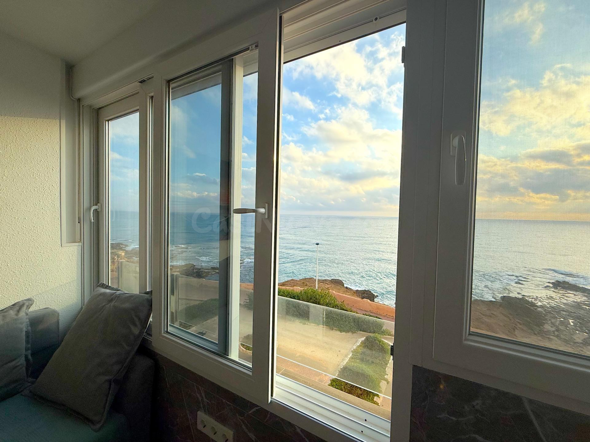 Apartamento de un dormitorio con vistas frontales al mar | C