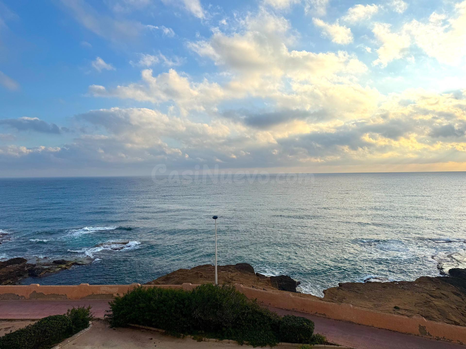 Apartamento de un dormitorio con vistas frontales al mar | C - foto 3