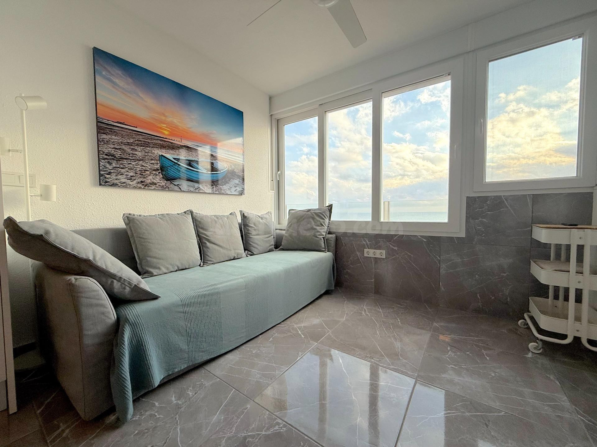 Apartamento de un dormitorio con vistas frontales al mar | C - foto 5
