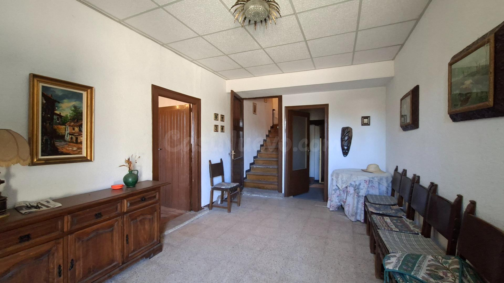 Espacio, jardín y potencial: una casa única en El Royo. - foto 3