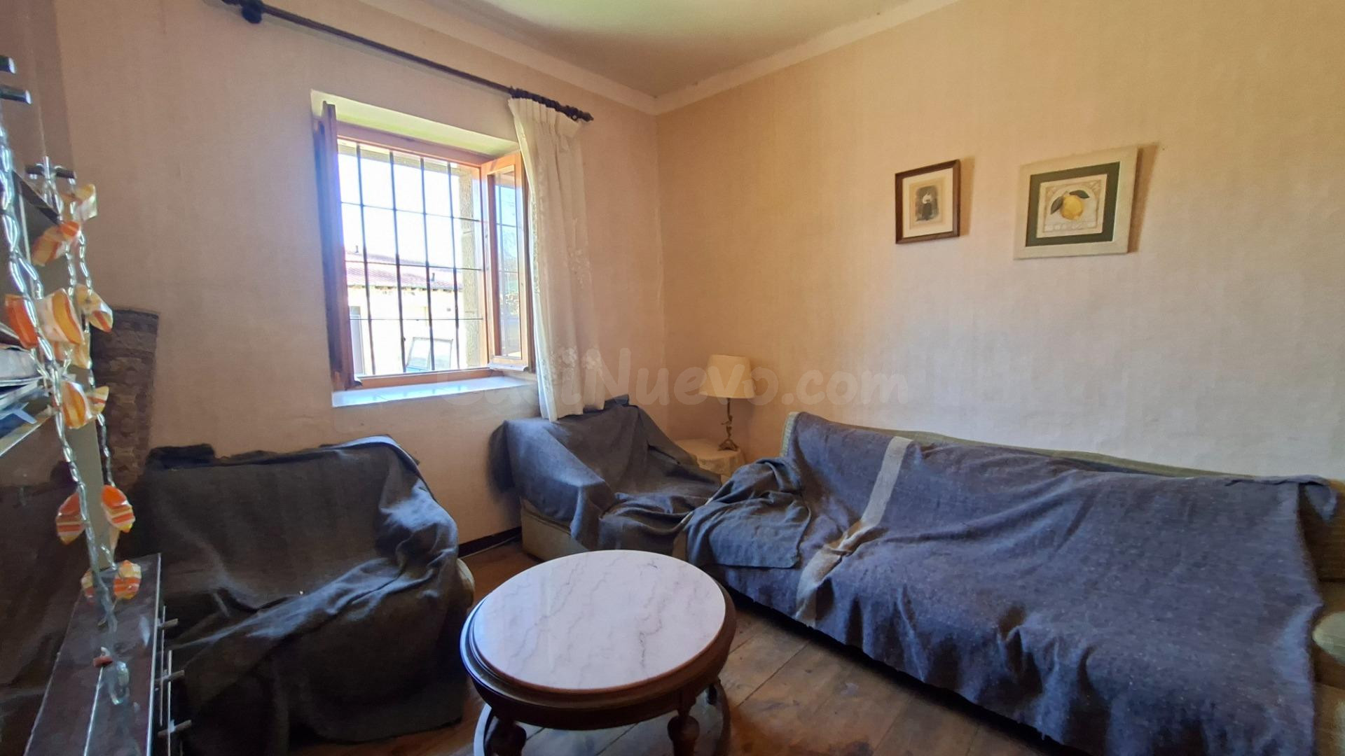 Espacio, jardín y potencial: una casa única en El Royo. - foto 4