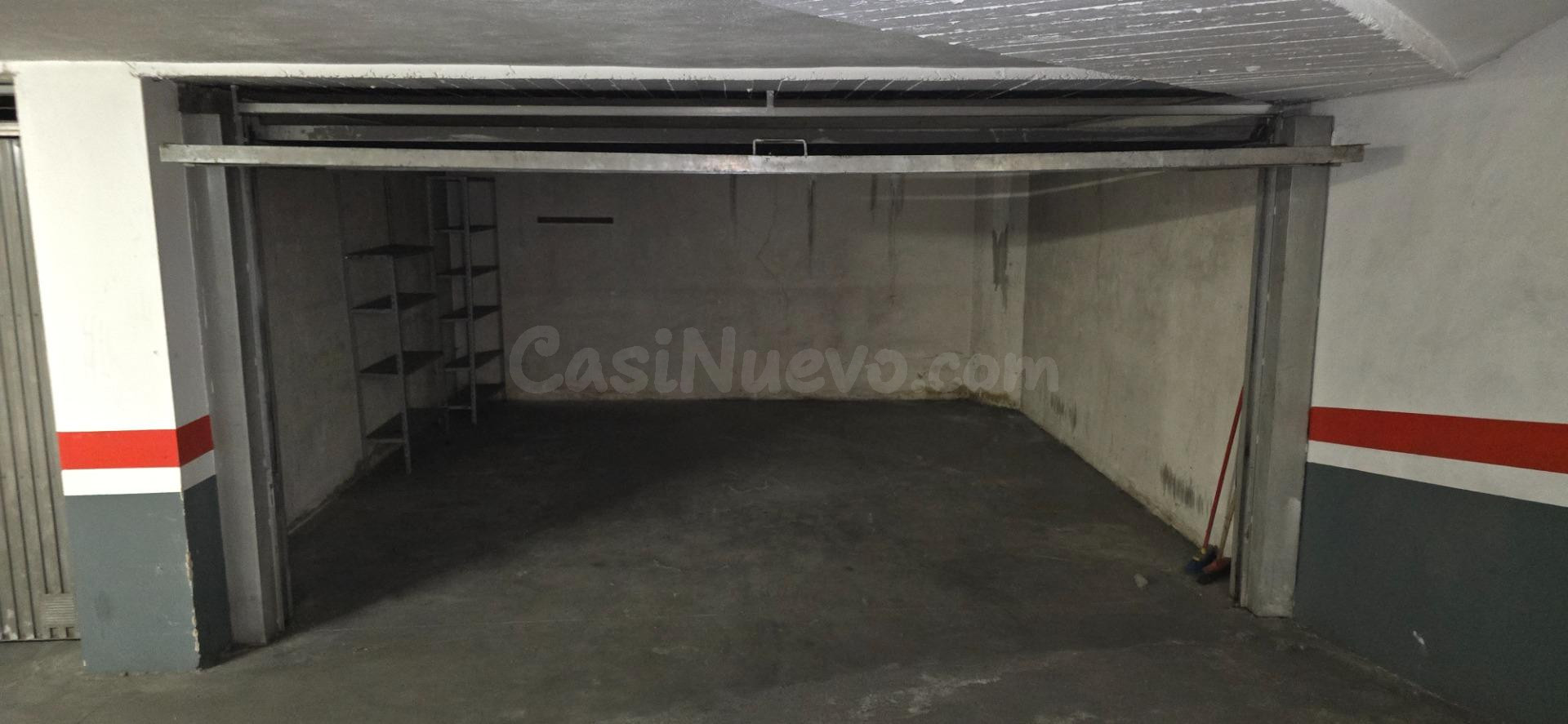 Plaza de garaje cerrada con entrada por calle Campo 24 m2