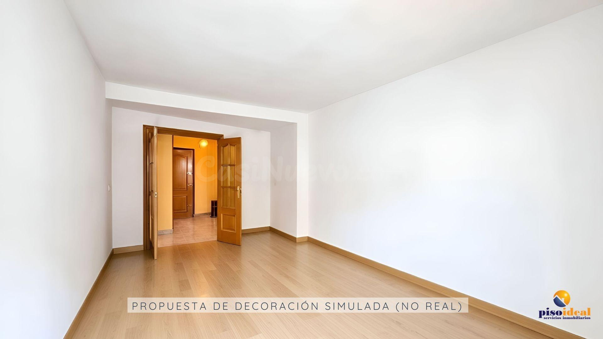 Piso de más de 100 m2 junto a la iglesia de Santo Domingo, con orientación sur y opción de garaje cerrado. - foto 3