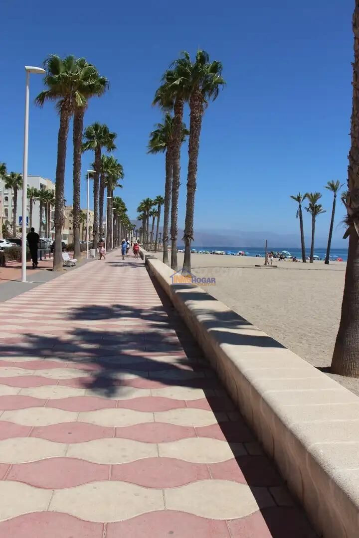 Ático en primera línea de playa con gran terraza y vistas fr - foto 4