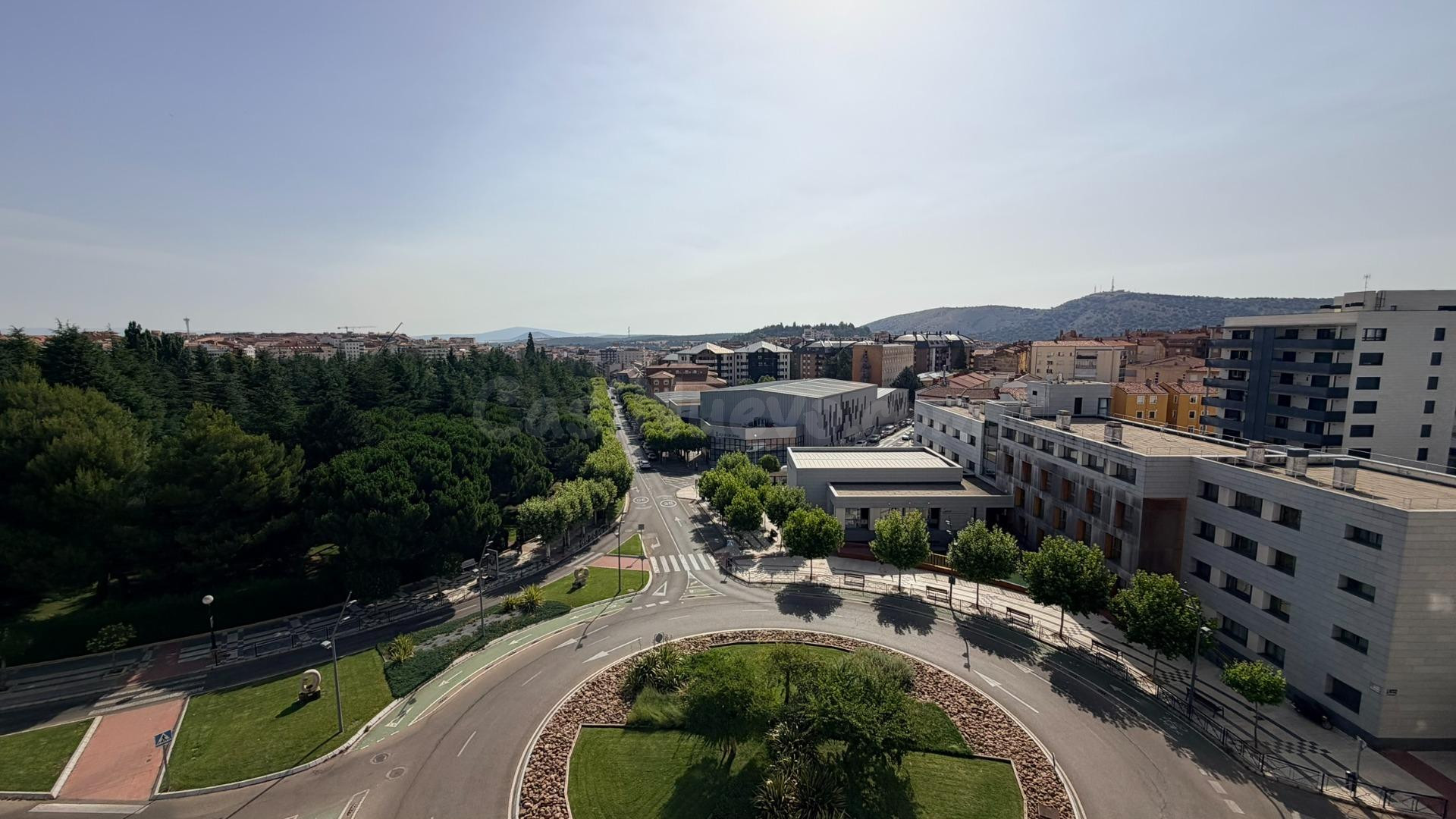 Piso de 3 dormitorios y vistas a la Alameda en el emblemático Edificio Búnker - foto 3